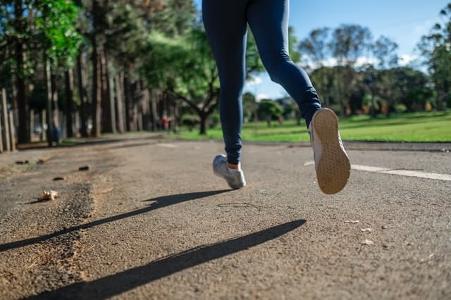 Komm, wir gehen laufen! Warum sich jetzt der Einstieg ins Lauftraining lohnt.