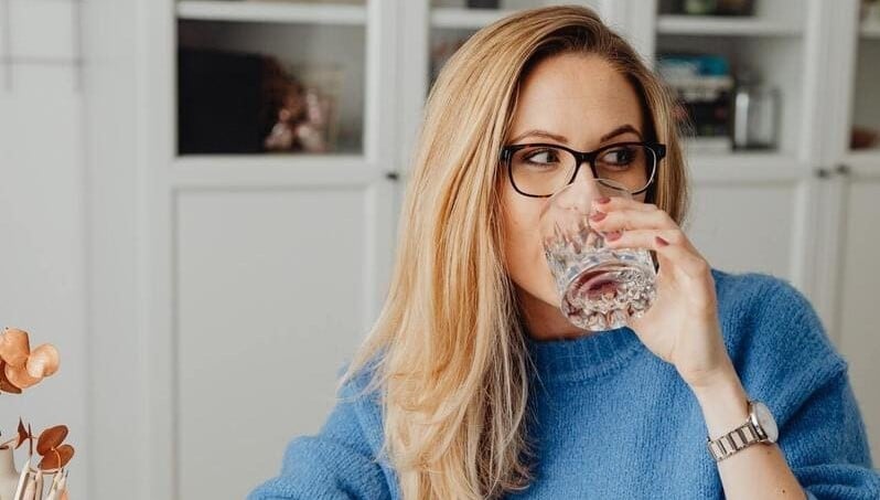 Wasser trinken ist lebenswichtig und beeinflusst unsere Gesundheit maßgeblich